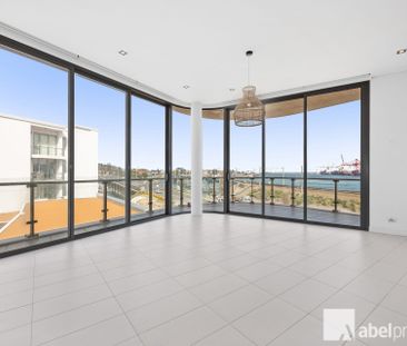Fantastic Views Right On Fremantle Harbour! - Photo 1