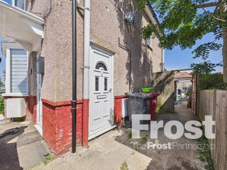 73a Broadmark Road, Slough, Berkshire,SL2 - Photo 4