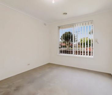 3 Bed, 1 Bath - Photo 3