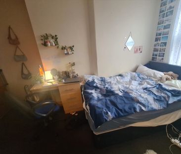 5 Bed - 20 Walmsley Road, Hyde Park, Leeds - LS6 1NG - Student - Photo 4