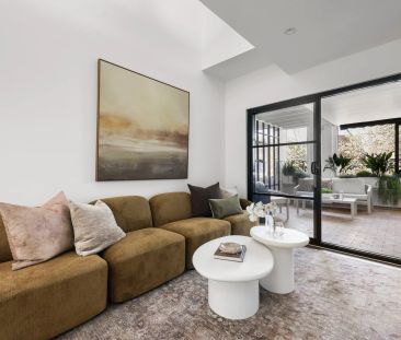Exceptional warehouse living with space and style - Photo 2