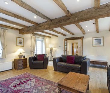 Offered in immaculate condition with space and character in abundan... - Photo 4