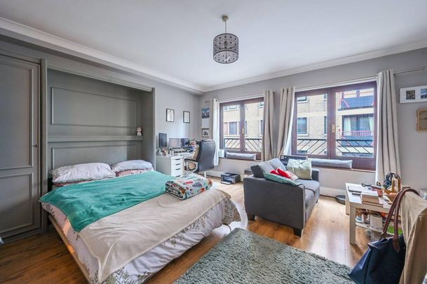 Studio to rent - Photo 1