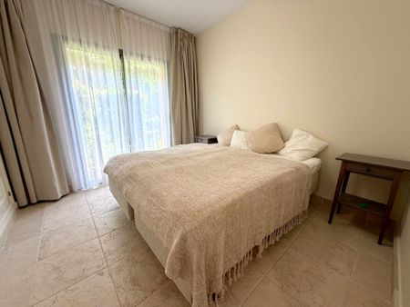 Apartamento planta baja en alquiler en Estepona - Foto 2