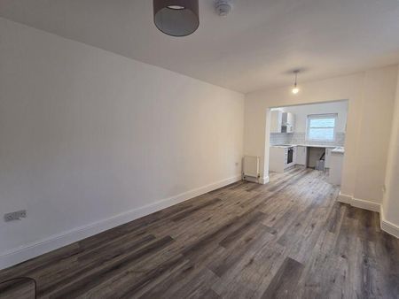 4 bedroom house to rent - Photo 2