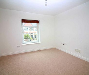 2 Bedroom House - Terraced - Photo 3