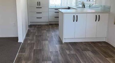 Beautiful 2 bedroom brick beauty. - Photo 3