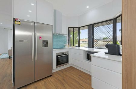 COASTAL COMFORT MEETS MODERN LIVING � BEAUTIFUL HOME IN MOORE PARK BEACH - Photo 4