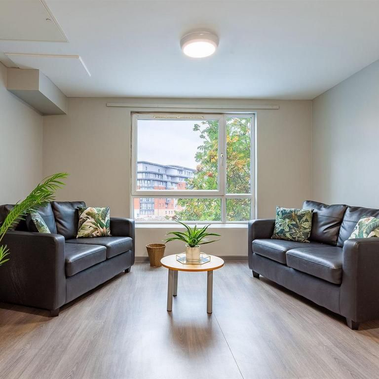 1 bedroom in a flat share to rent - Photo 1