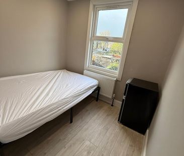 Room in a Shared House, Gloucester Road, E17 - Photo 3