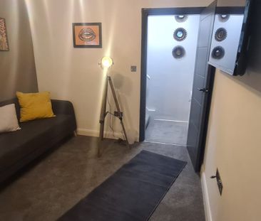 4 Bed - 404b Burley Road, Burley, Leeds - LS4 2SN - Student - Photo 2