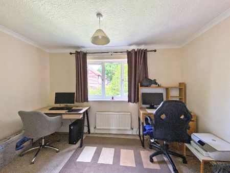 Wild Herons, Hook, RG27 - Photo 3