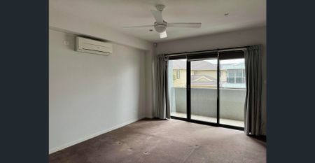 Charming 2-Bedroom Townhouse in Caroline Springs - Photo 3