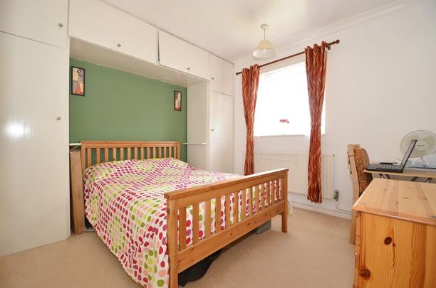 2 bedroom flat - Photo 1