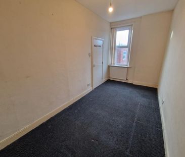 3 bedroom flat to rent - Photo 3