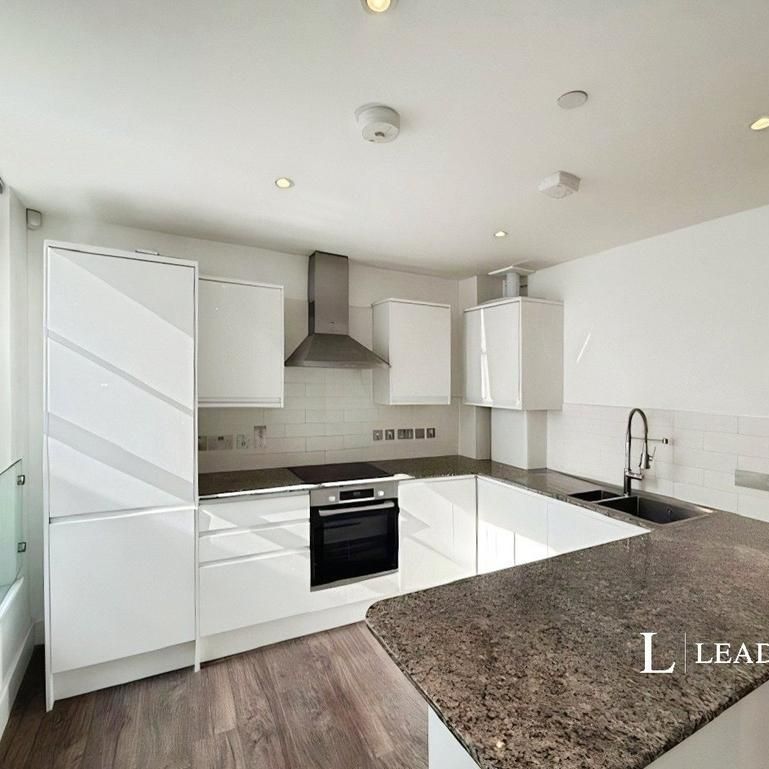 2 bedroom flat to rent - Photo 1