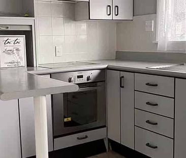 Cosy house with large carpark - Photo 2