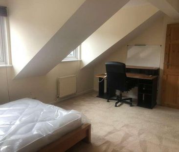 Bedroom Detached House In Southbourne, BH5 - Photo 2