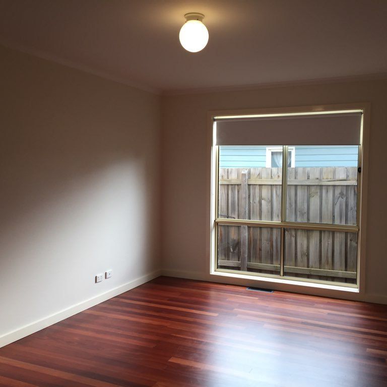 SPACIOUS THREE BEDROOM REFURBISHED GEM - Photo 1