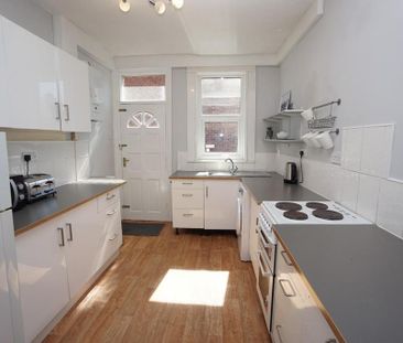 3 bedroom terraced house to rent - Photo 6