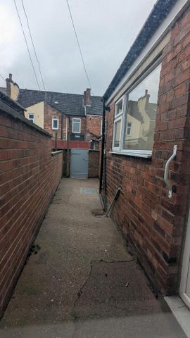 3 bedroom terraced house to rent - Photo 4