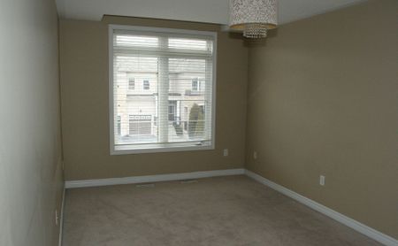 For Lease - 2406 Old Brompton Way, Oakville, Ontario - Photo 2