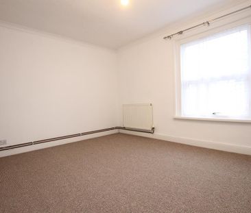 2 bedroom end of terrace house to rent - Photo 5