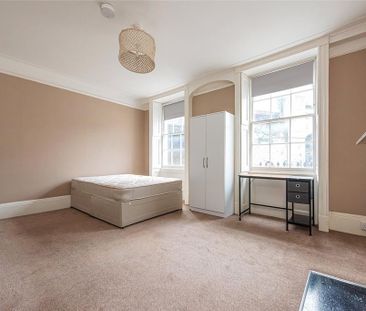 5 bedroom semi-detached house to rent - Photo 2