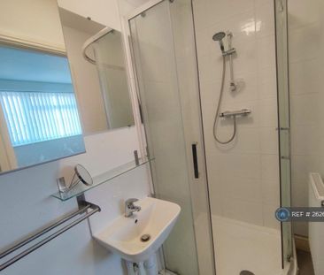 1 bedroom in a house share to rent - Photo 6