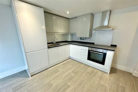 Canal Walk, SO14 - Photo 2