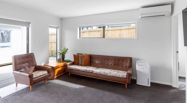 Modern 5 bedroom, 3.5 bathroom home with 2 living areas and stunning views in a quiet cul-de-sac! - Photo 1