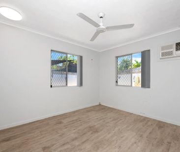 Relaxed Living with Pool and Outdoor Entertaining - Photo 6