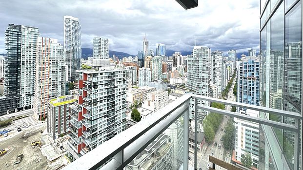 2 Br Beautifully Furnished Condo For Rent In Yaletown W/ Stunning Views. - Photo 1