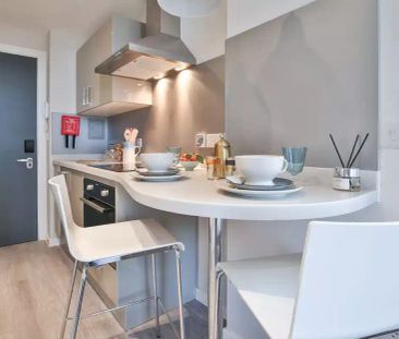 Classic 3 Bed Apartment - Photo 5