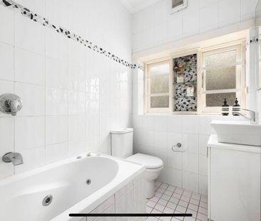 Bondi Beach - Photo 4