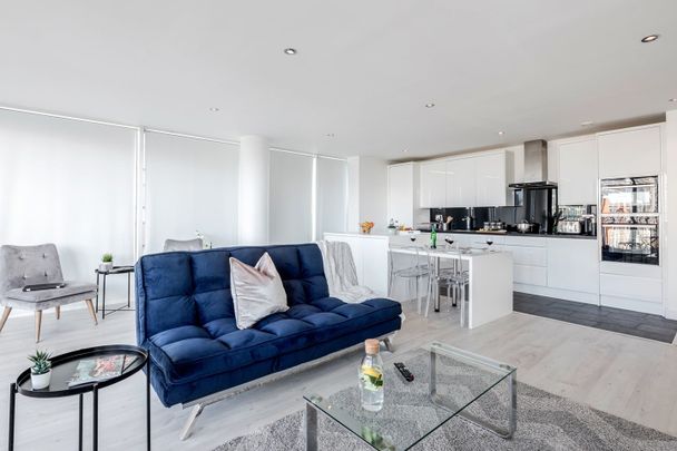 3 Bed Flat, Balearic Apartments, E16 - Photo 1