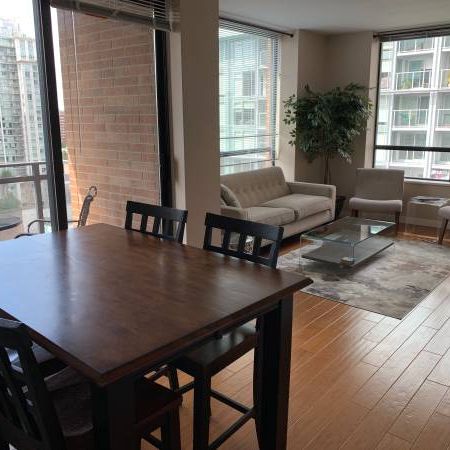 Downtown 2 Bedroom apartment in the luxurious L'Hermitage! - Photo 1