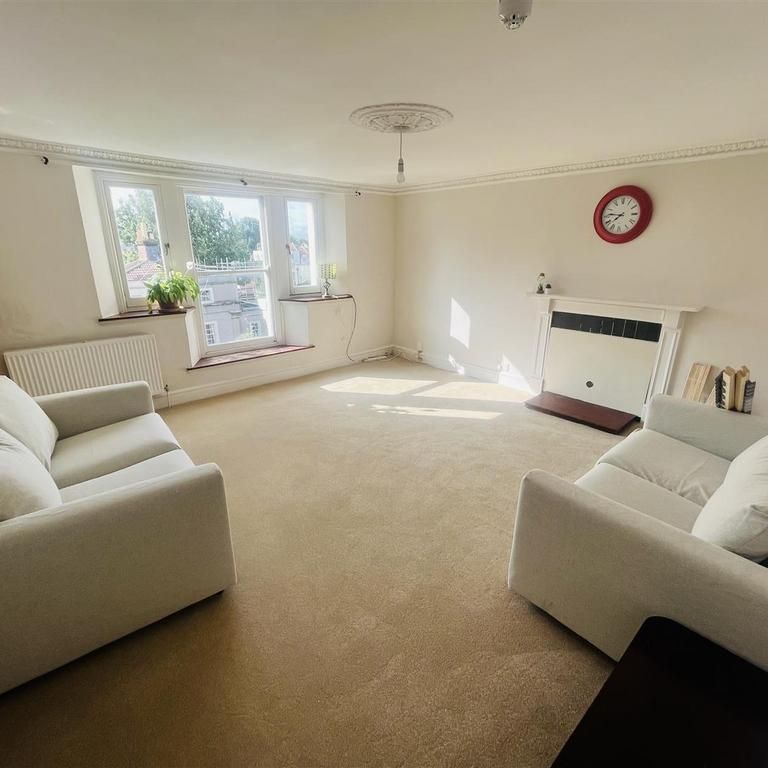 3 bedroom flat to rent - Photo 1