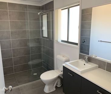 WELL APPOINTED MODERN TOWN HOUSES AVAILABLE 10/01/2026 - Photo 5