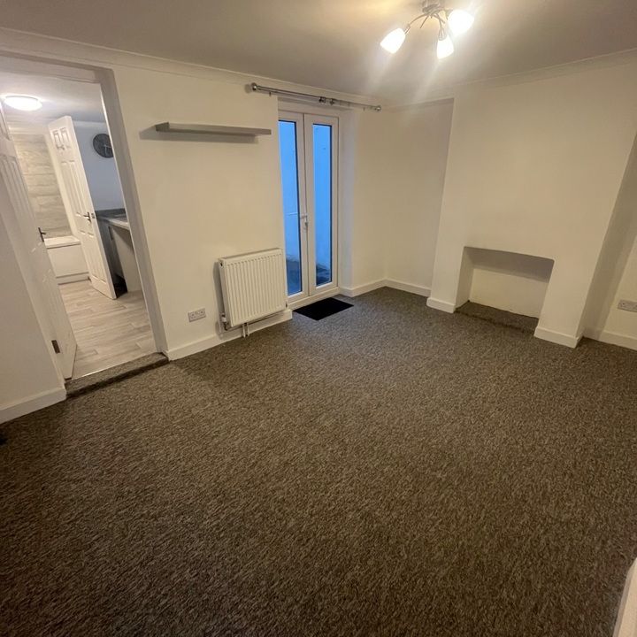 1 Bed Flat, Viaduct Road, BN1 - Photo 1