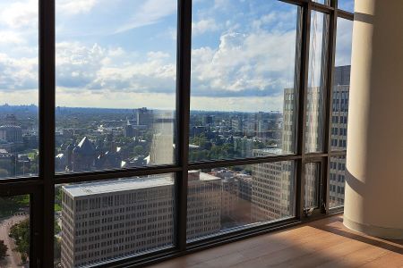 Bay Corridor With Park View - Photo 2