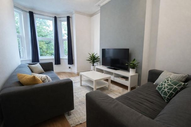 4 bedroom flat to rent - Photo 1