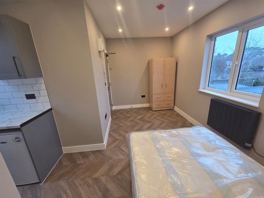 St. Pauls Road, Staines-Upon-Thames TW18, London - Photo 1