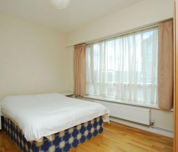 3 bedroom flat to rent - Photo 2