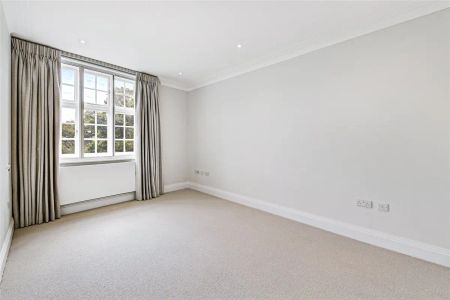 3 bedroom flat in 93 Sloane Street - Photo 2