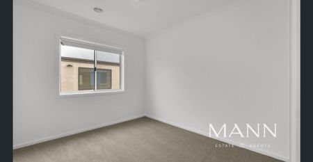 Brand New 5 Bedrooms Home with Solar Panels - Photo 2