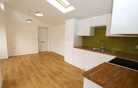 Woodview Road, Pangbourne. Quiet Location, Heart Of The Village, RG8 - Photo 5