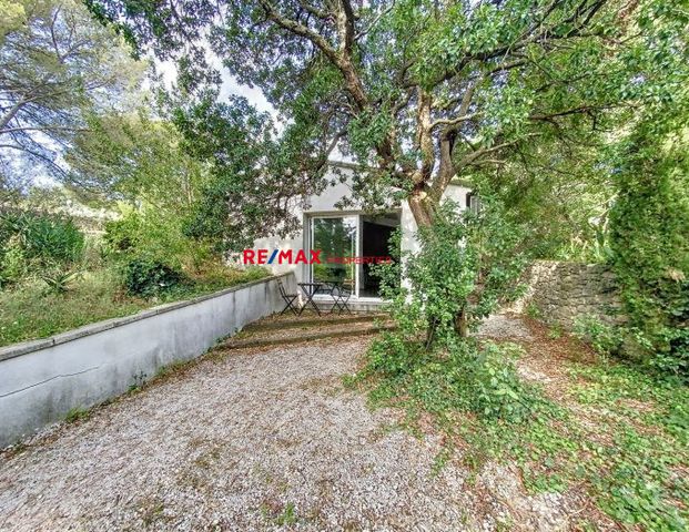 NIMES CASTANET : Maison de type 2 avec terrasse et stationnement - Photo 1