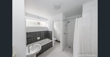 Freshly painted, spacious two-bedroom apartment - Photo 5