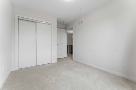 For Lease - 423 Silicon Way, Kanata, Ontario - Photo 4
